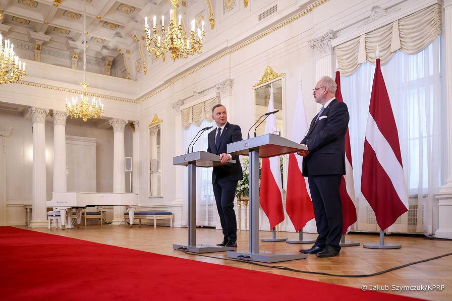 28__Andrzej_Duda_konferencja_prasowa_Ryga_Lotwa_20230201_JSZ_9968.jpg