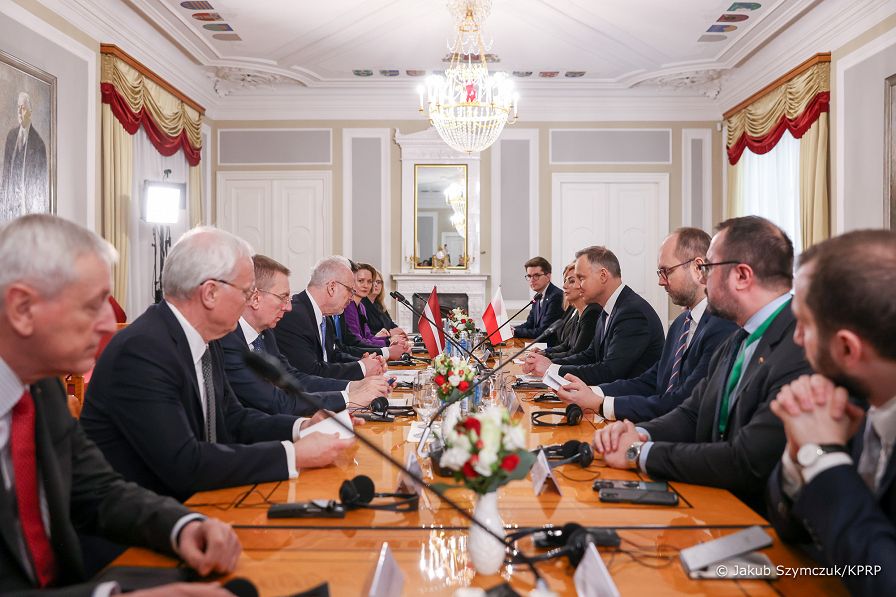 21__Andrzej_Duda_rozmowy_plenarne_20230201_JSZ_9778.jpg