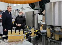 03__Andrzej_Duda_tłocznia_sokow_Kaleczew_20230210_PK1_7844.jpg