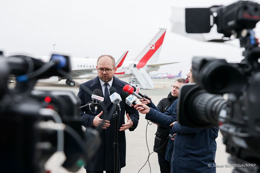01__Marcin_Przydacz_briefing_lotnisko_20230215_JSZ_1476.jpg