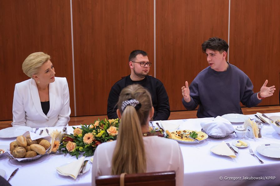 08_20230215_Agata_Kornhauser_Duda_Ukrainscy_Lekarze_GJA_4847.jpg