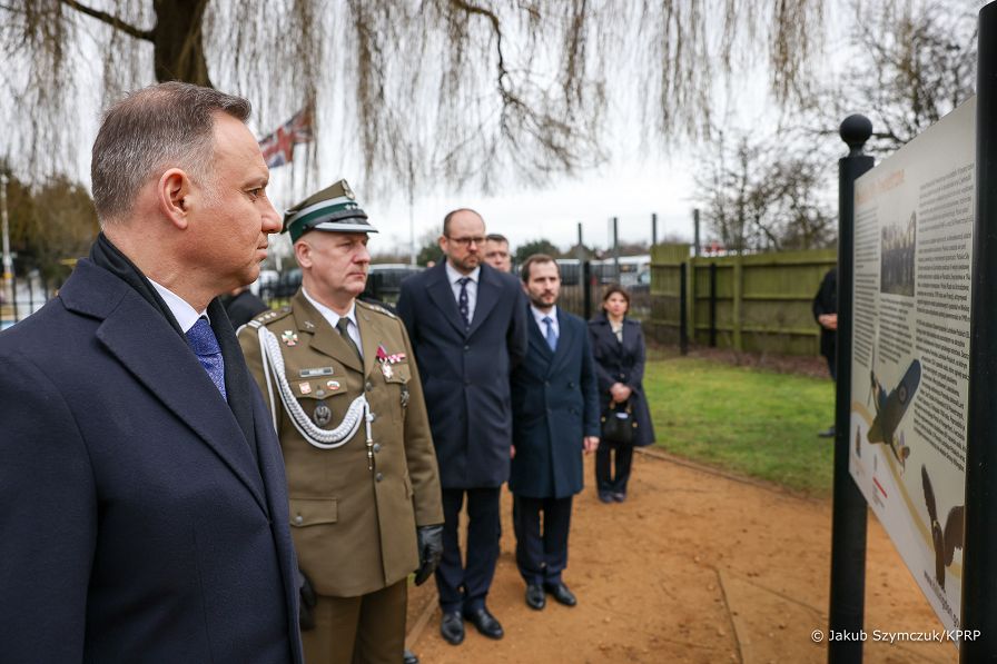 03_20230216_Andrzej_Duda_Londyn_Pomnik_Lotnikow_Polskich_JSZ_2077.jpg