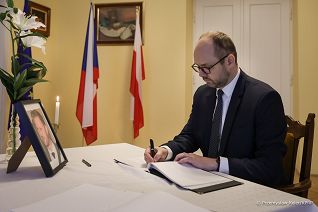 01_20230220_Marcin_Przydacz_Ksiega_Kondolencyjna_Ambasada_Czech_PK1_7654.jpg