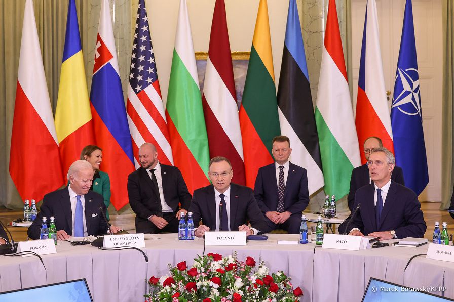 22_20230222_Andrzej_Duda_Szczyt_B9_Rozmowy_Plenarne_MB2_3499.jpg