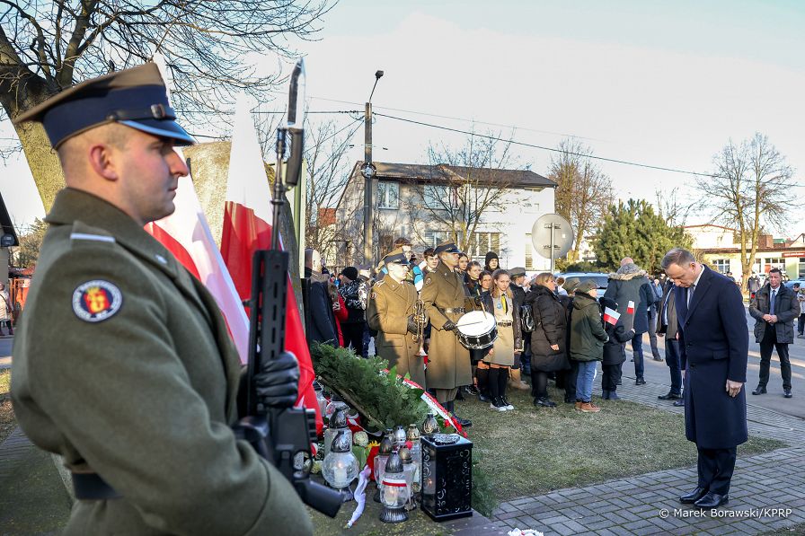 02_20230301_Andrzej_Duda_Sierpc_Wieniec_Pomnik_Nila_MB1_9791.jpg