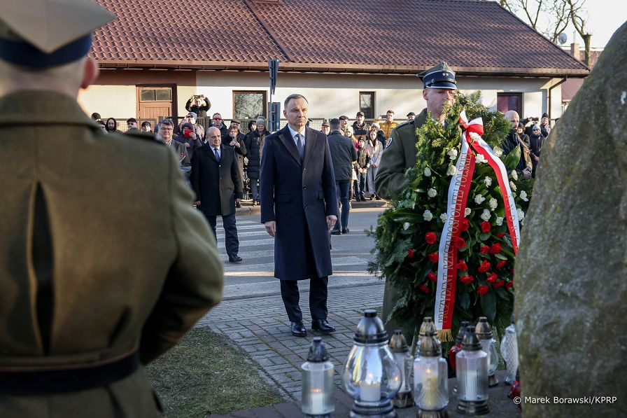 01_20230301_Andrzej_Duda_Sierpc_Wieniec_Pomnik_Nila_MB1_9780.jpg