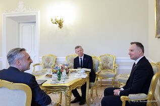 04__Andrzej_Duda_Piotr_Ostrowski_przewodniczacy_OPZZ_20230313_MB1_4056.jpg
