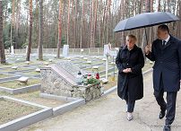 03__Grazyna_Ignaczak_Bandych_Cmentarz_Ofiar_Hitleryzmu_1939_1945_Jagiełla_Niechciałki _20230324_MB1_0353.jpg
