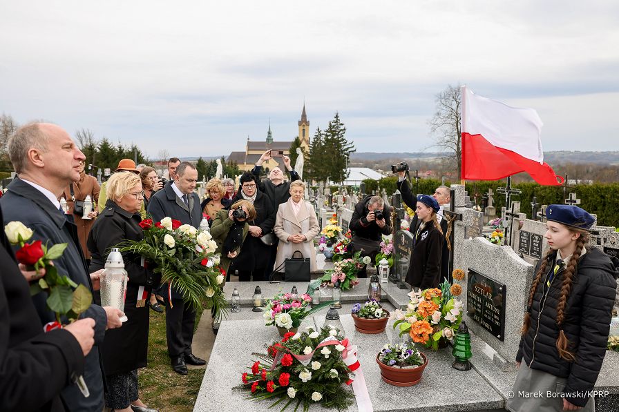 006_20230324_Grazyna_Ignaczak_Bandych_groby_Rodzin_Ratujacych_Zydow_MB1_0574.jpg