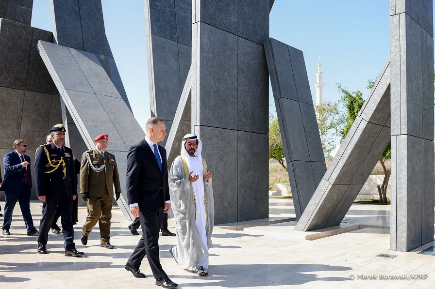 02__Andrzej_Duda_wieniec_pomniki_Wahat_Al_Karama_ZEA_20230307_MB1_8435.jpg