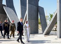 02__Andrzej_Duda_wieniec_pomniki_Wahat_Al_Karama_ZEA_20230307_MB1_8435.jpg