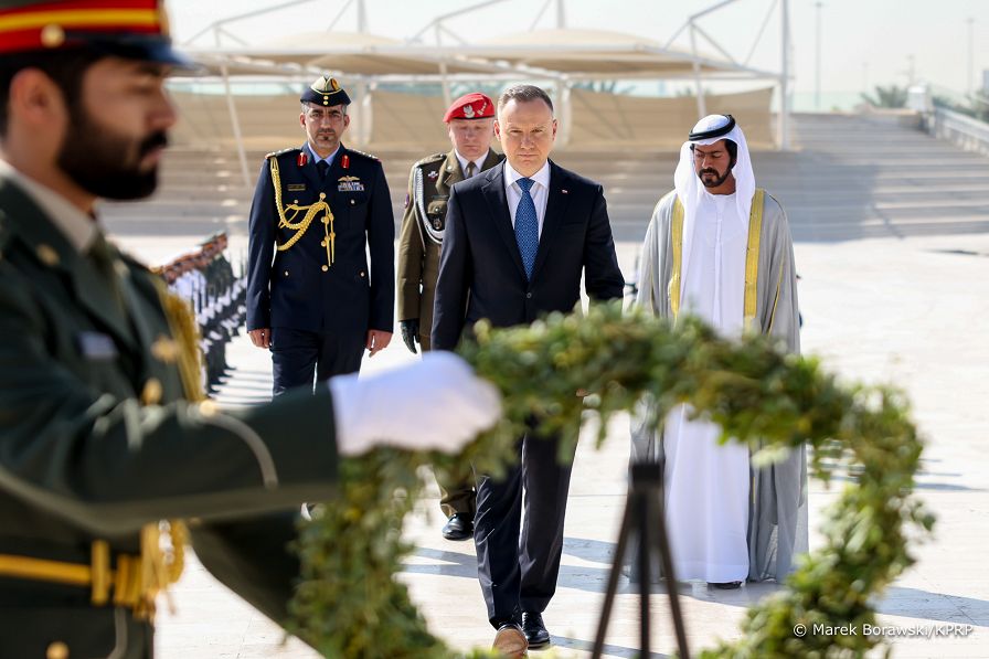 01__Andrzej_Duda_wieniec_pomniki_Wahat_Al_Karama_ZEA_20230307_MB1_8373.jpg