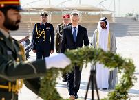 01__Andrzej_Duda_wieniec_pomniki_Wahat_Al_Karama_ZEA_20230307_MB1_8373.jpg