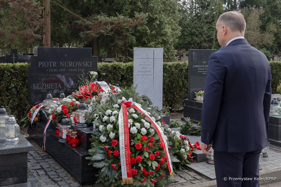 39__Andrzej_Duda_13_rocznica_katastrofy_smolenskiej_Powazki_Warszawa_20230410_PK1_2667.jpg