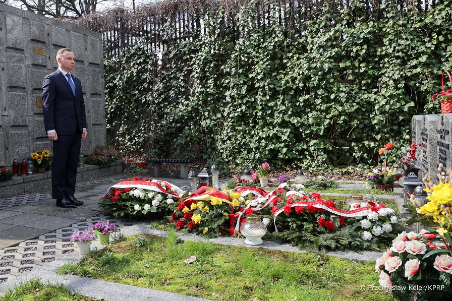 42__Andrzej_Duda_13_rocznica_katastrofy_smolenskiej_Powazki_Warszawa_20230410_PK1_2794.jpg