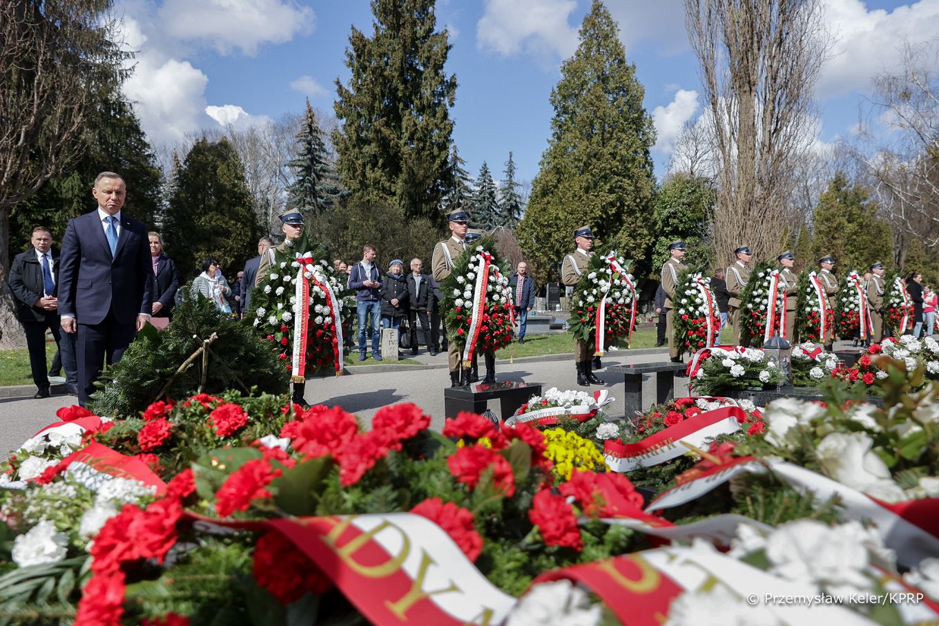 31__Andrzej_Duda_13_rocznica_katastrofy_smolenskiej_Powazki_Warszawa_20230410_PK1_2322.jpg