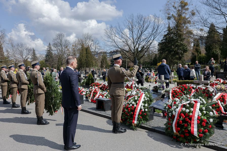36__Andrzej_Duda_13_rocznica_katastrofy_smolenskiej_Powazki_Warszawa_20230410_PK1_2474.jpg