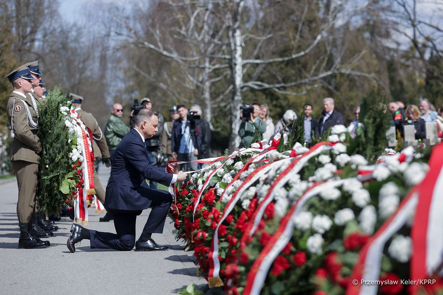 35__Andrzej_Duda_13_rocznica_katastrofy_smolenskiej_Powazki_Warszawa_20230410_PK2_7211.jpg