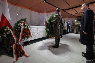 23__Andrzej_Duda_13_rocznica_katastrofy_smolenskiej_Warszawa_20230410_PK2_6975.jpg