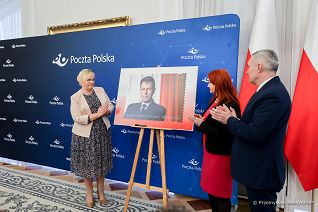 04__Grazyna Ignaczak_Bandych_prezentacja_znaczka_wizerunek_sp_Wladysława_Stasiaka_20230413_PK1_4771.jpg