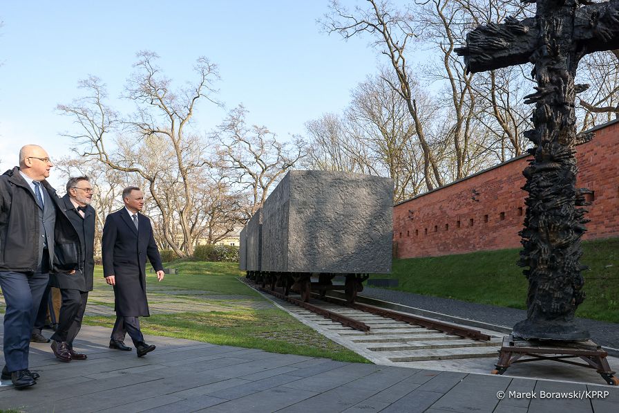 04__Andrzej_Duda_Dzien_Pamieci_Ofiar_Zbrodni_Katynskiej _20230413_MB1_3449.jpg