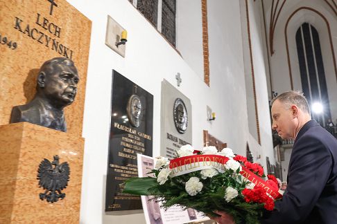 04__Andrzej_Duda_obchody_13_rocznicy_Katastrofy_Smolenskiej_20230416_MB1_4152.jpg