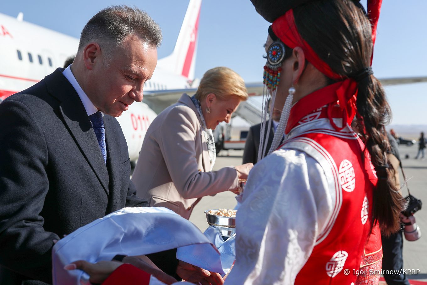 04__Andrzej_Agata_Duda_przylot_Mongolia_20230424_SMI12497.jpg