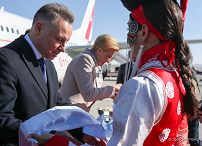 04__Andrzej_Agata_Duda_przylot_Mongolia_20230424_SMI12497.jpg