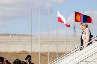 01__Andrzej_Agata_Duda_przylot_Mongolia_20230424_MB2_1137.jpg