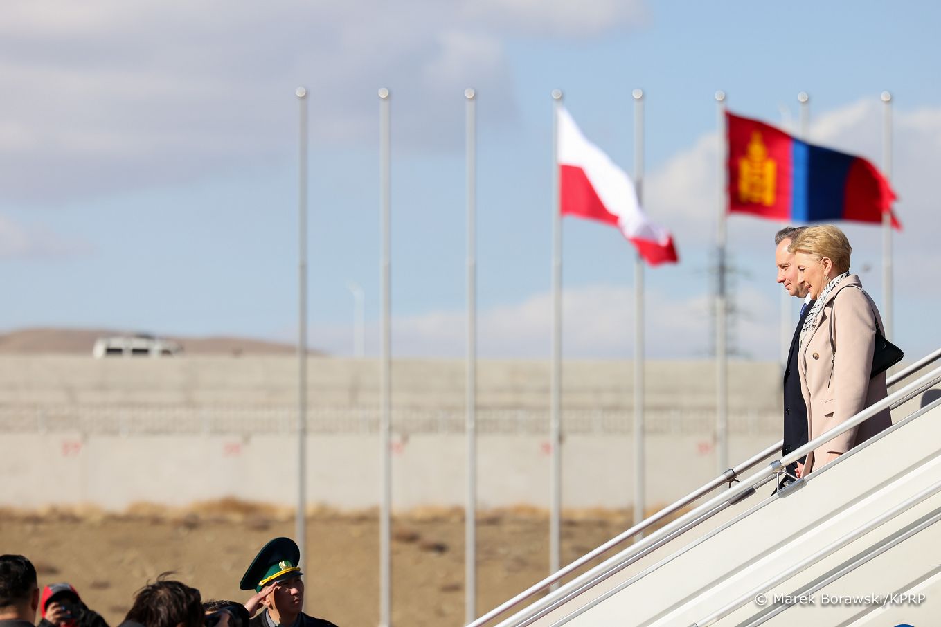01__Andrzej_Agata_Duda_przylot_Mongolia_20230424_MB2_1137.jpg