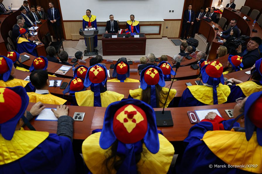 01_PAD_PAKD_Mongolia_Uniwersytet_MB1_7450.jpg