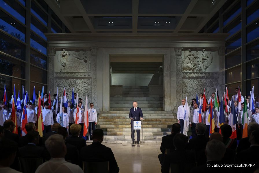 16__Andrzej_Agata_Duda_Przekazanie_Ognia_Pokoju_Rzym_20230403_IMGM9475.jpg