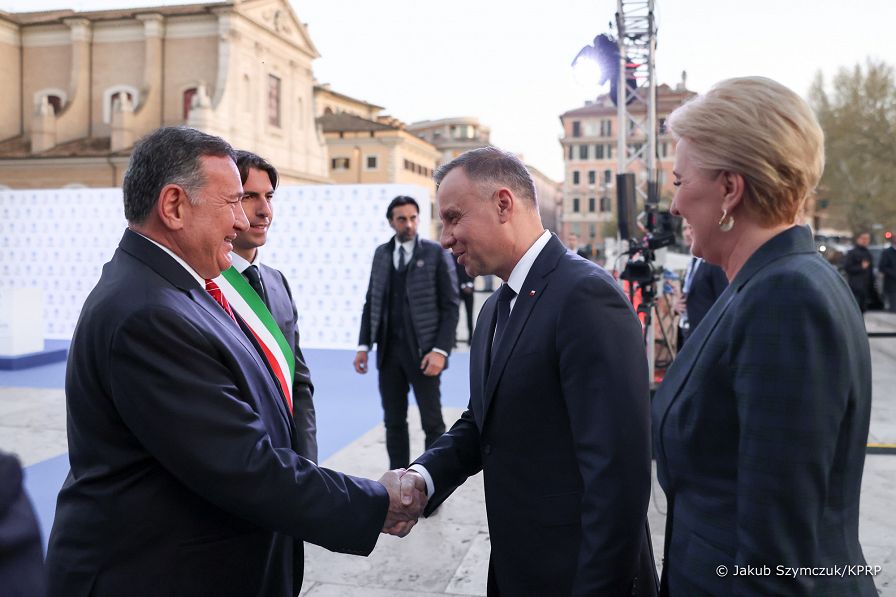 13__Andrzej_Agata_Duda_Przekazanie_Ognia_Pokoju_Rzym_20230403_IMGM9387.jpg