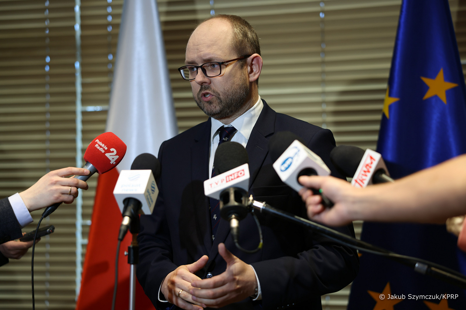002_20230403_Marcin_Przydacz_Briefing_przed_odlotem-Pary_Prezydenckiej_do_Rzymu_IMGM8612.jpg [573.82 KB]