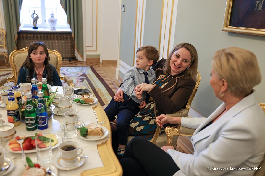 003_20230404_Agata_Kornhauser_Duda_Spotkanie_Rodzina_Holden_GJA_3392.jpg