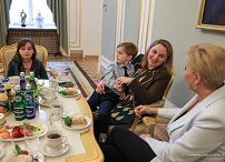 003_20230404_Agata_Kornhauser_Duda_Spotkanie_Rodzina_Holden_GJA_3392.jpg