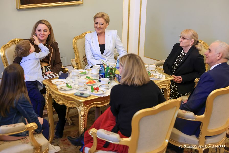 008_20230404_Agata_Kornhauser_Duda_Spotkanie_Rodzina_Holden_GJA_3710.jpg