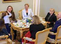 008_20230404_Agata_Kornhauser_Duda_Spotkanie_Rodzina_Holden_GJA_3710.jpg