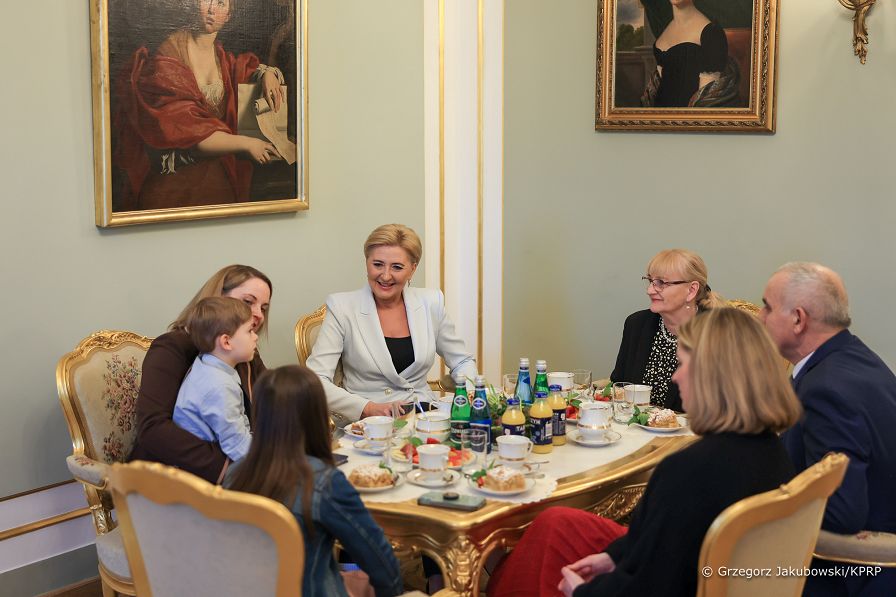 002_20230404_Agata_Kornhauser_Duda_Spotkanie_Rodzina_Holden_GJA_3277.jpg