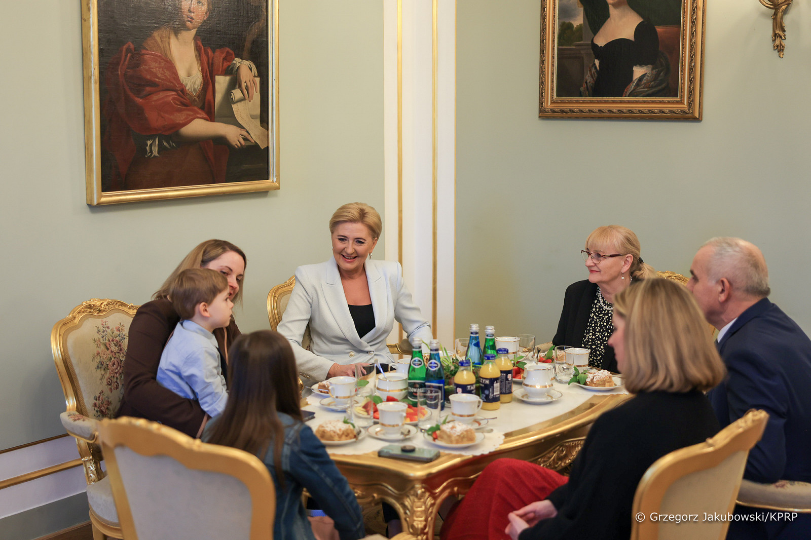 002_20230404_Agata_Kornhauser_Duda_Spotkanie_Rodzina_Holden_GJA_3277.jpg [786.65 KB]