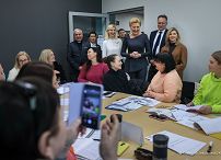 008_20230405_Agata_Kornhauser_Duda_Olena_Zelenska_Centrum_Pomocy_Migrantom_GJA_5799.jpg