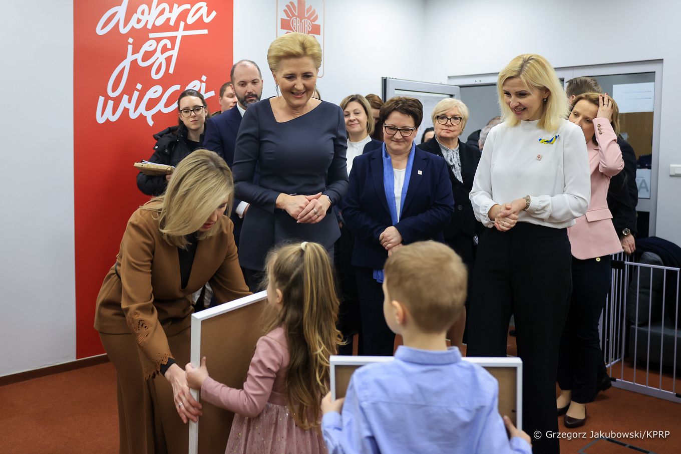 004_20230405_Agata_Kornhauser_Duda_Olena_Zelenska_Centrum_Pomocy_Migrantom_GJA_5636.jpg