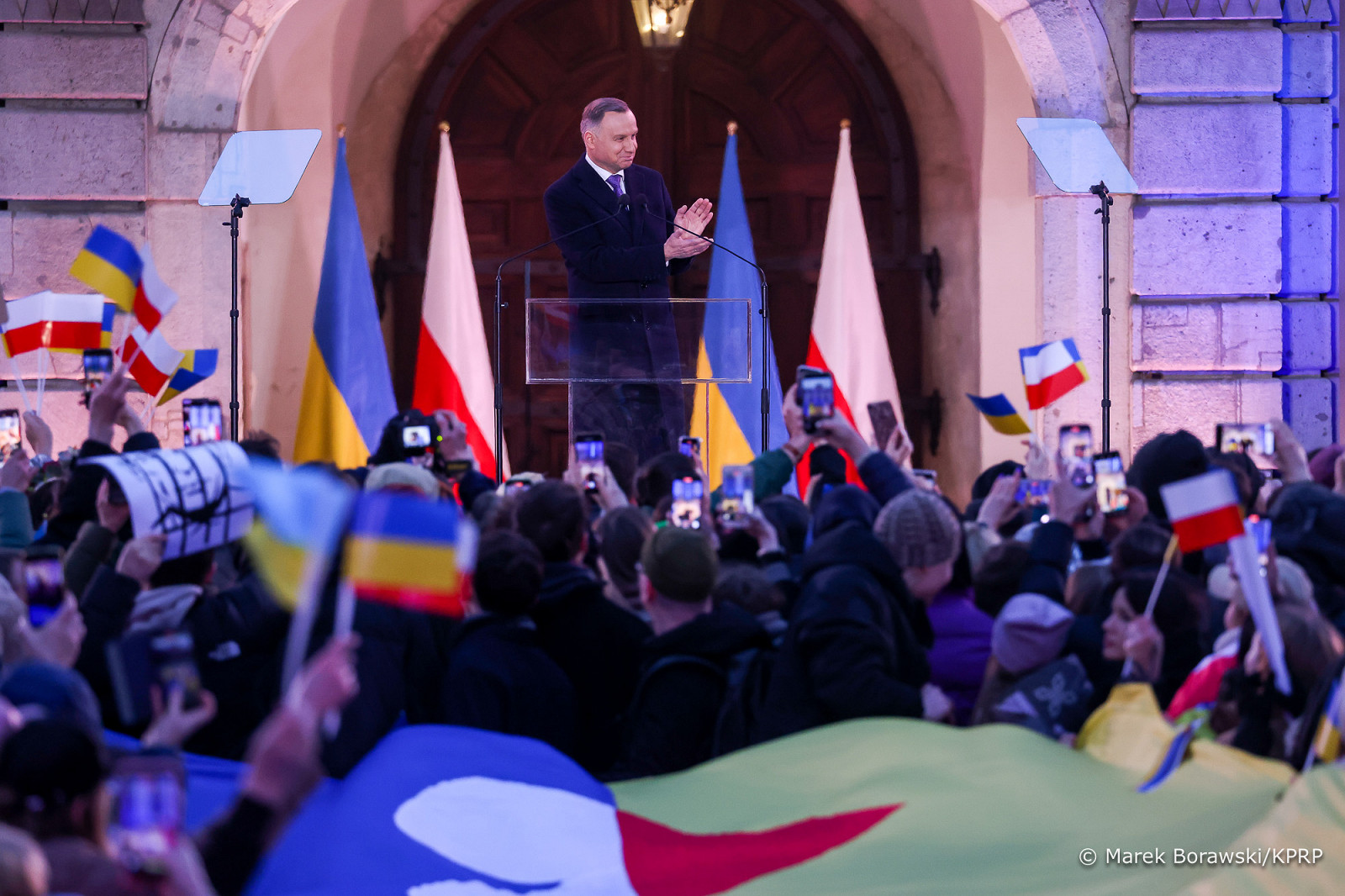 12__Andrzej_Agata_Duda_Wolodymyr_przemowienie-Zamek_Krolewski_20230405_MB1_1624.jpg [635.26 KB]