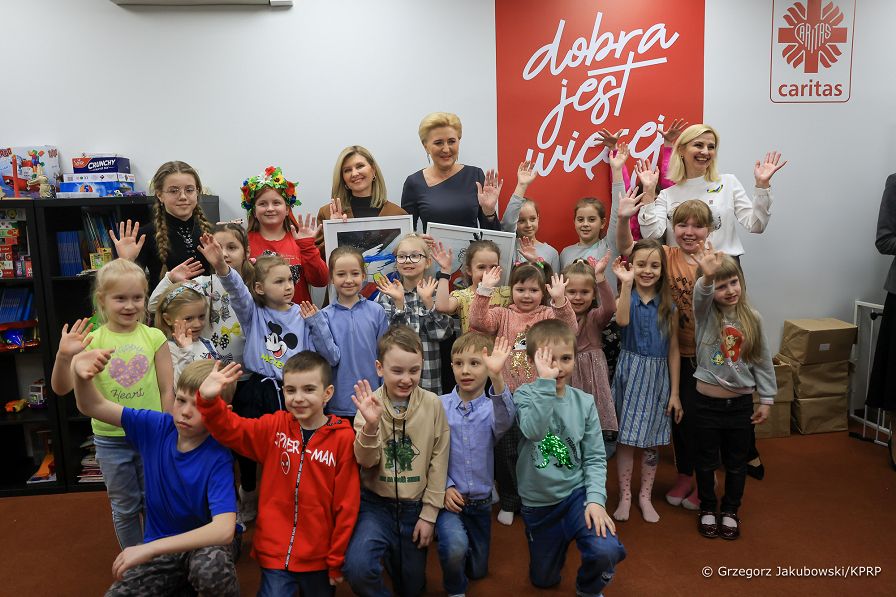 005_20230405_Agata_Kornhauser_Duda_Olena_Zelenska_Centrum_Pomocy_Migrantom_GJA_5676.jpg
