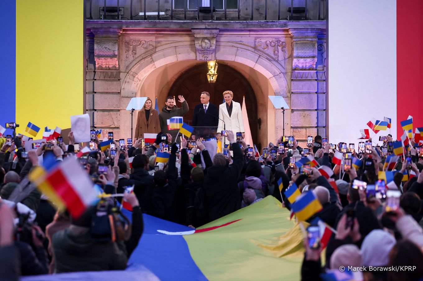 026 04__Andrzej_Agata_Duda_Wolodymyr_przemowienie-Zamek_Krolewski_20230405_MB1_1506.JPG
