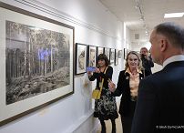 01_Prezydent_Andrzej_Duda_Polski_Osrodek_Kulturalny-w zwiedzaniu i prezentacji działalności Polskiego Ośrodka Społeczno-Kulturalnego_20230523JS__1401.jpg