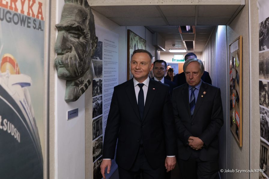 04_Prezydent_Andrzej_Duda_Polski_Osrodek_Kulturalny-w zwiedzaniu i prezentacji działalności Polskiego Ośrodka Społeczno-Kulturalnego_20230523JS__1516.jpg