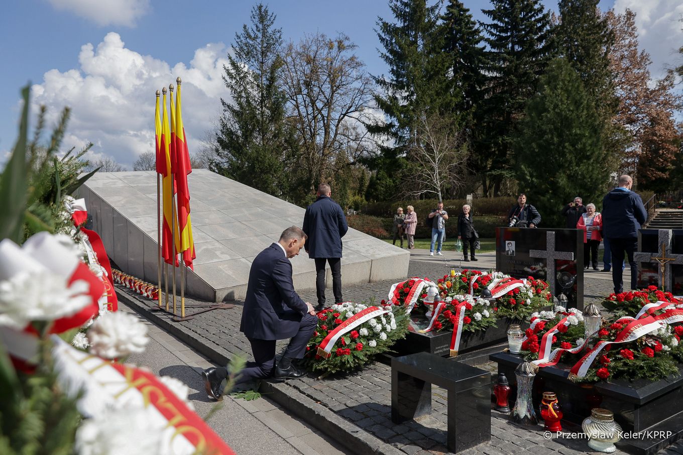 060_30__Andrzej_Duda_13_rocznica_katastrofy_smolenskiej_Powazki_Warszawa_20230410_PK1_2068.jpg