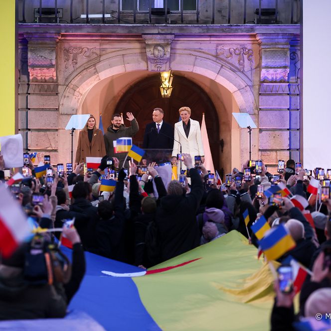 014_04__Andrzej_Agata_Duda_Wolodymyr_przemowienie-Zamek_Krolewski_20230405_MB1_1506.jpg