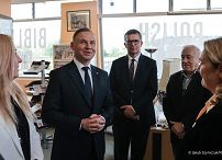 03_Prezydent_Andrzej_Duda_Polski_Osrodek_Kulturalny-w zwiedzaniu i prezentacji działalności Polskiego Ośrodka Społeczno-Kulturalnego_20230523JS__1496.jpg